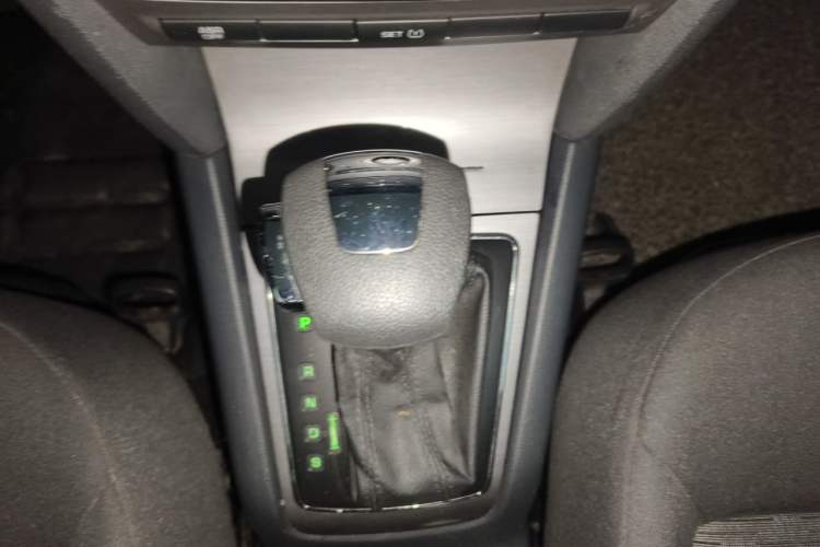 Used Skoda Octavia 2012 2.0L Automatic Yijie Version Gear Lever