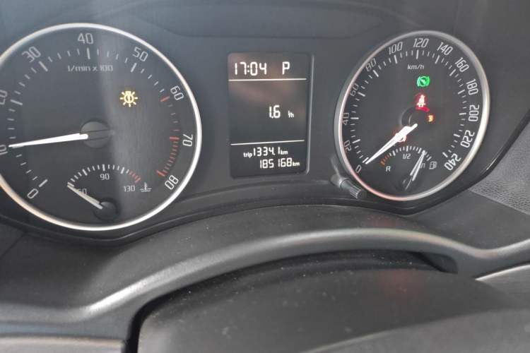 Used Skoda Octavia 2012 1.6L Automatic Yijie Edition Odometer Close Up