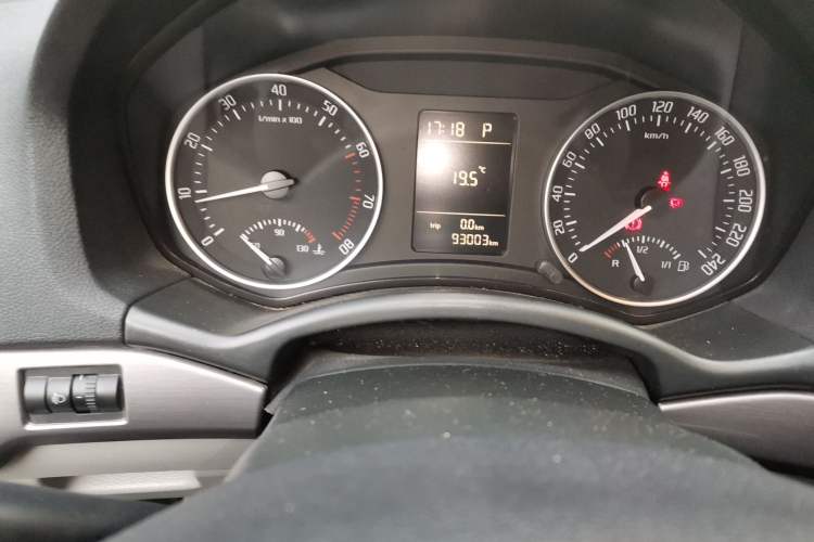 Used Skoda Octavia 2012 1.6L Automatic Yijie Edition Odometer Close Up