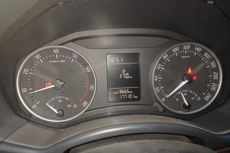 Used Skoda Octavia 2012 1.6L Manual Yijun Edition Odometer Close Up