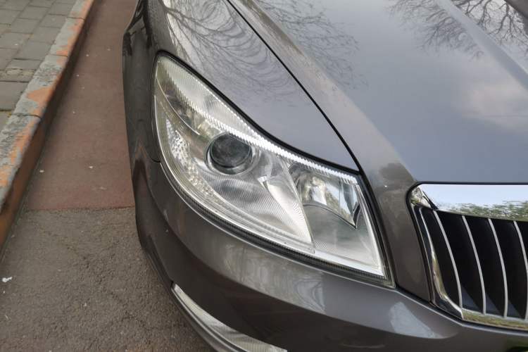 Used Skoda Octavia 2012 1.6L Automatic Yijie Edition Right Front Headlight