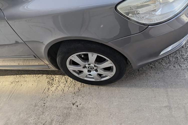 Used Skoda Octavia 2012 1.6L Manual Yijie Edition Right Front Wheel Hub