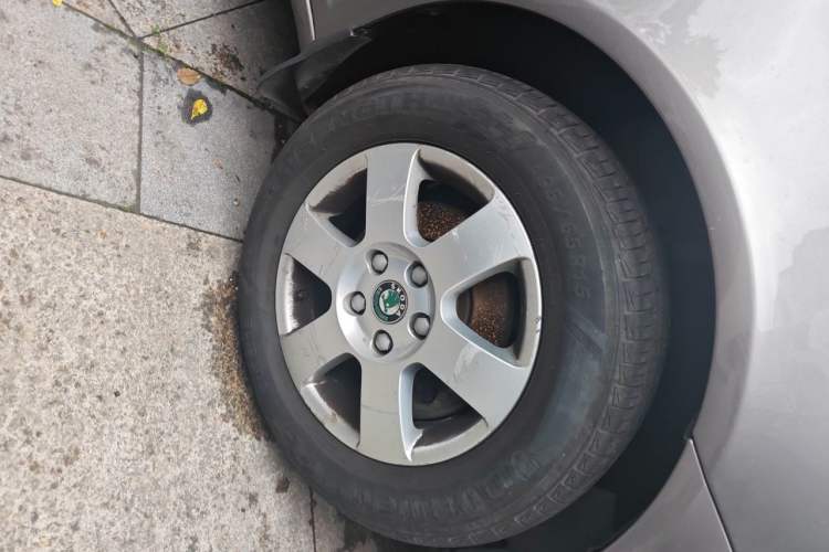 Used Skoda Octavia 2012 1.6L Automatic Yijun Edition Right Front Wheel Hub