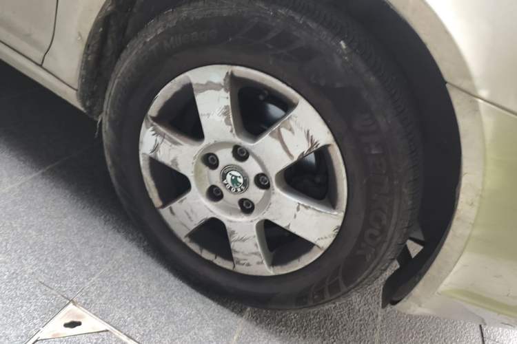 Used Skoda Octavia 2012 1.6L Automatic Yijun Edition Right Front Wheel Hub