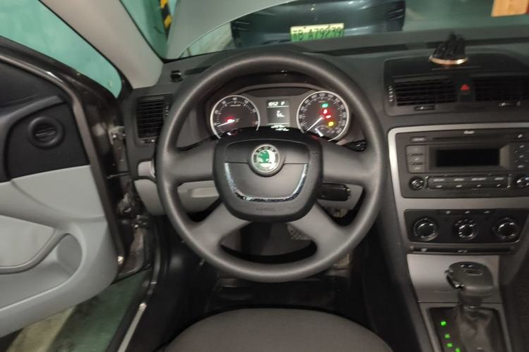 Used Skoda Octavia 2012 2.0L Automatic Yijie Version Steering Wheel