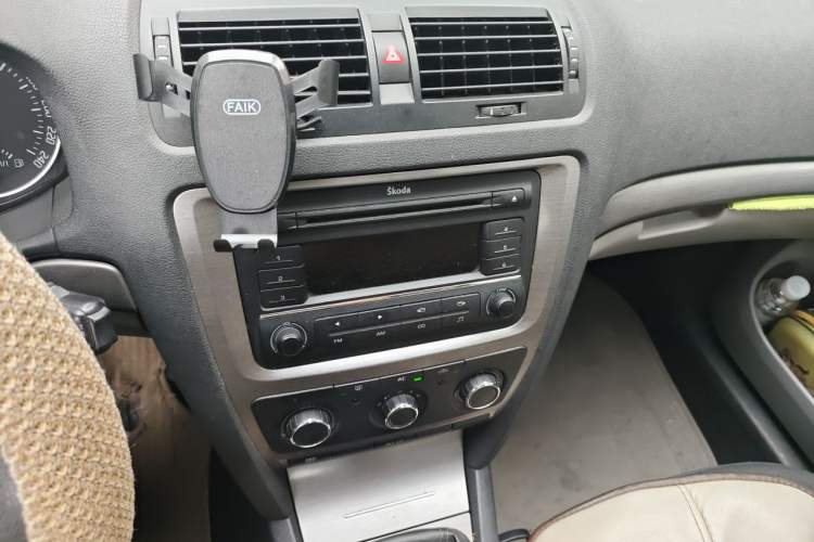 Used Skoda Octavia 2012 1.6L Manual Yijie Edition Audio And AC Panel