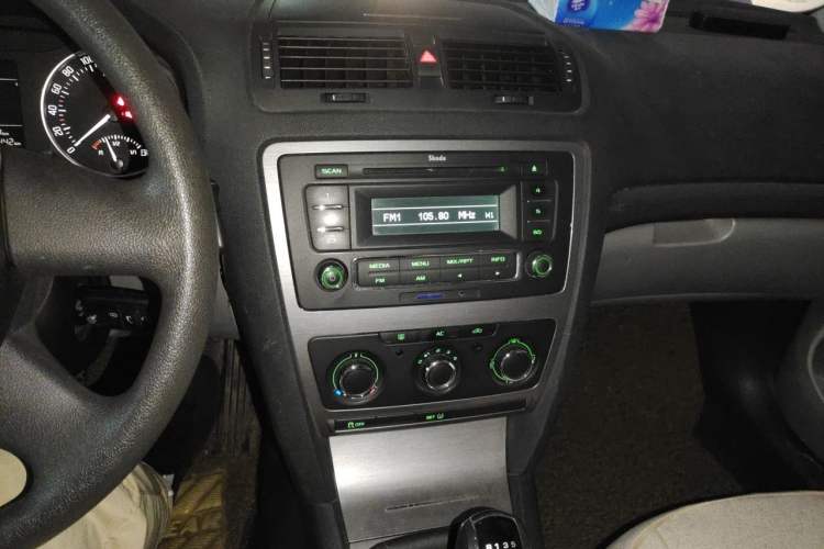 Used Skoda Octavia 2012 1.6L Manual Yijie Edition Audio And AC Panel