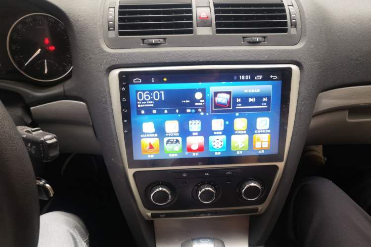 Used Skoda Octavia 2012 1.6L Automatic Yijie Edition Audio And AC Panel