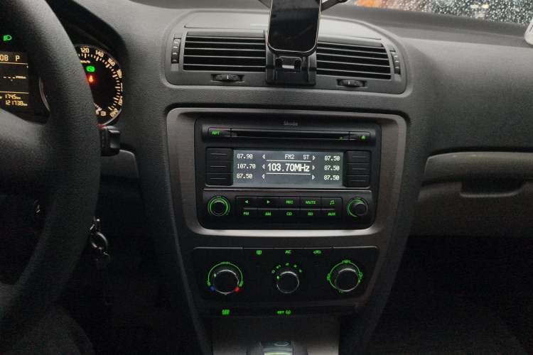 Used Skoda Octavia 2012 1.4TSI DSG Yijun Edition Audio And AC Panel