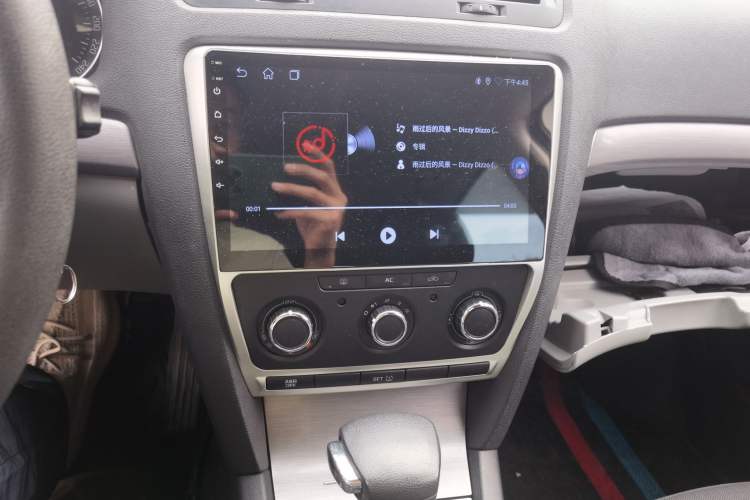 Used Skoda Octavia 2012 2.0L Automatic Yijie Version Audio And AC Panel