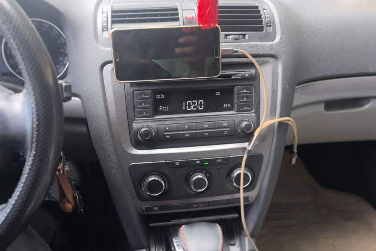 Used Skoda Octavia 2012 1.6L Automatic Yijie Edition Audio And AC Panel