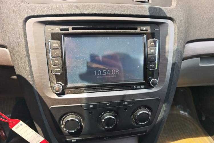 Used Skoda Octavia 2012 1.6L Automatic Yijie Edition Audio And AC Panel