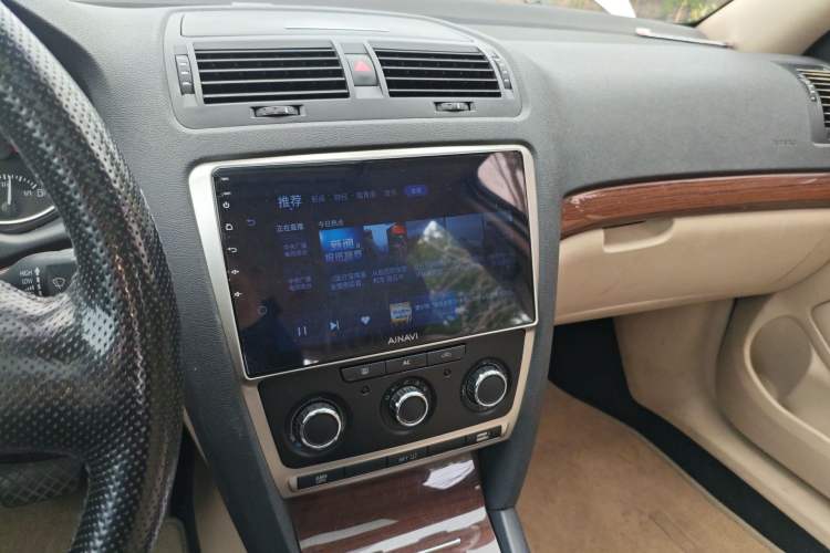 Used Skoda Octavia 2012 1.6L Automatic Yijun Edition Audio And AC Panel