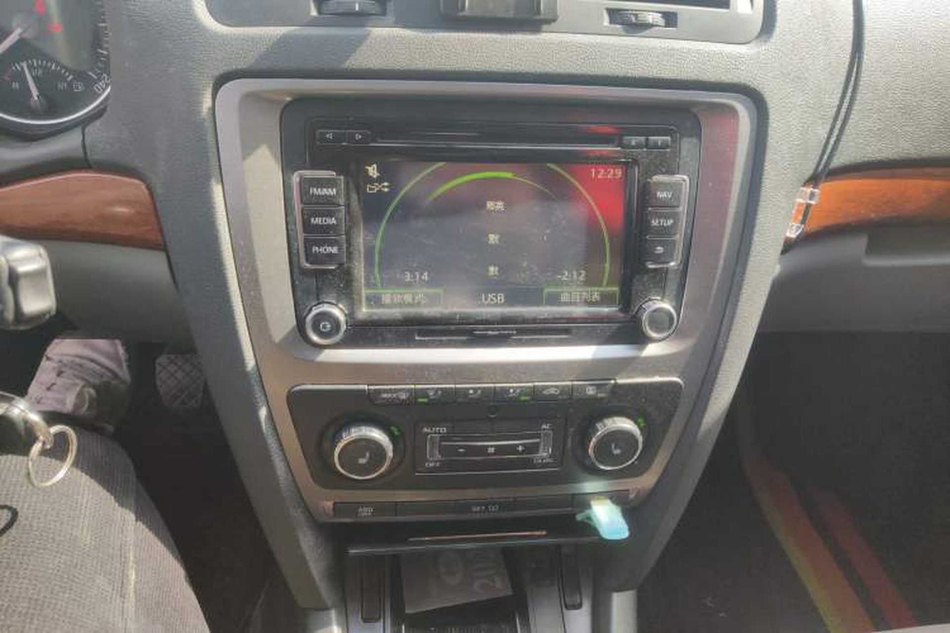 Used Skoda Octavia 2012 1.6L Manual Yijun Edition Audio And AC Panel