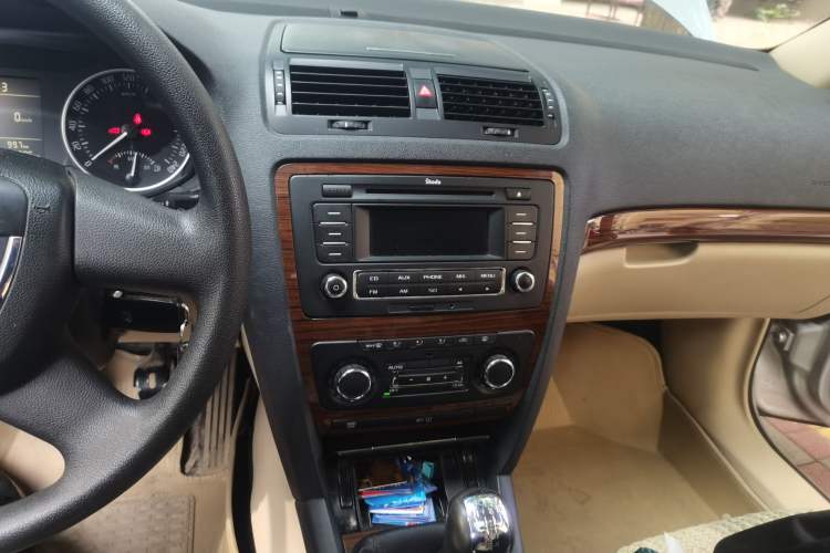 Used Skoda Octavia 2012 1.6L Manual Yijun Edition Audio And AC Panel