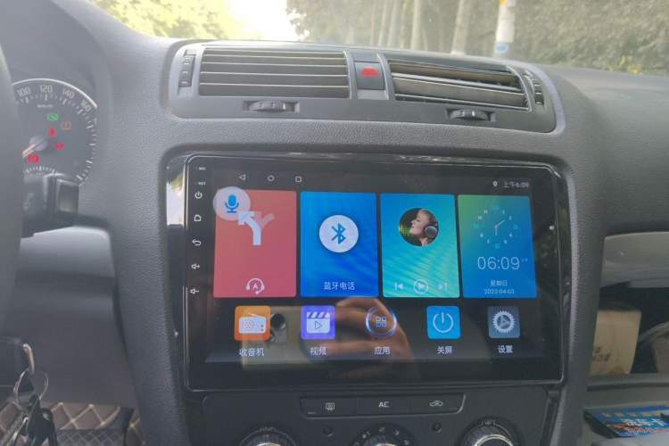 Used Skoda Octavia 2012 2.0L Automatic Yijie Version Audio And AC Panel
