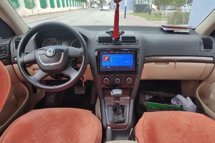 Used Skoda Octavia 2012 1.6L Automatic Yijun Edition Center Console