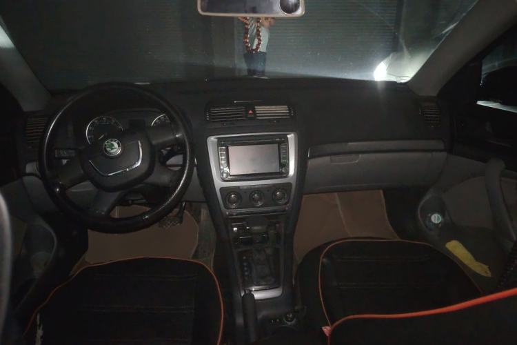 Used Skoda Octavia 2012 1.6L Automatic Yijie Edition Center Console