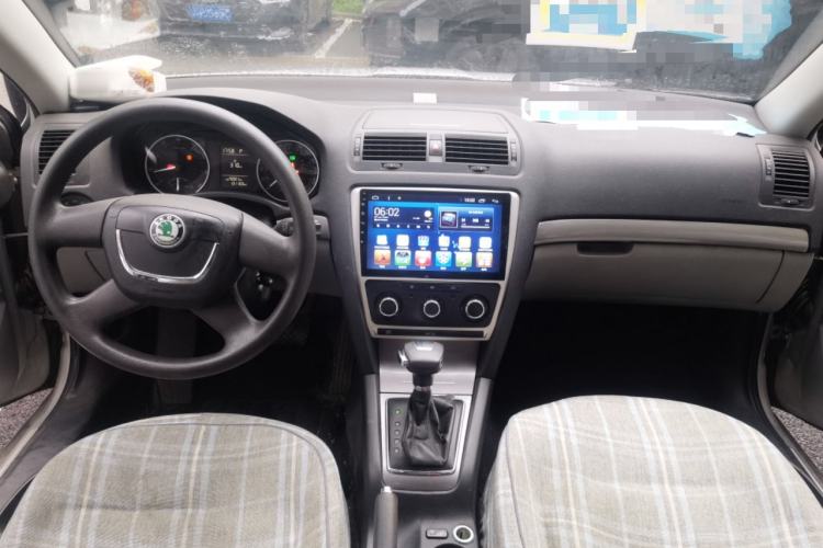 Used Skoda Octavia 2012 1.6L Automatic Yijie Edition Center Console