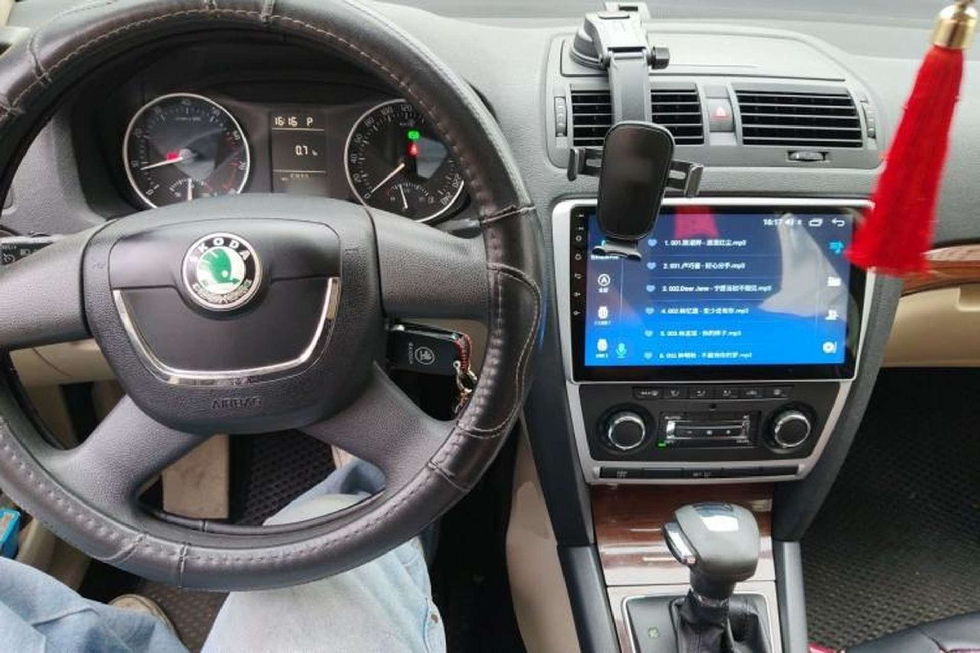 Used Skoda Octavia 2012 1.6L Automatic Yijun Edition Center Console