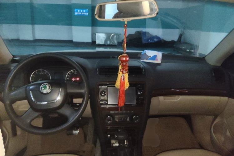 Used Skoda Octavia 2012 1.6L Automatic Yijie Edition Center Console