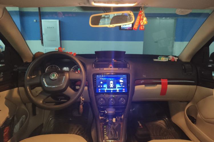 Used Skoda Octavia 2012 1.6L Automatic Yijun Edition Center Console