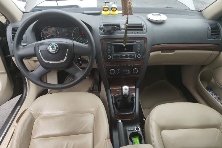 Used Skoda Octavia 2012 1.4TSI Manual - Yijun Edition Center Console