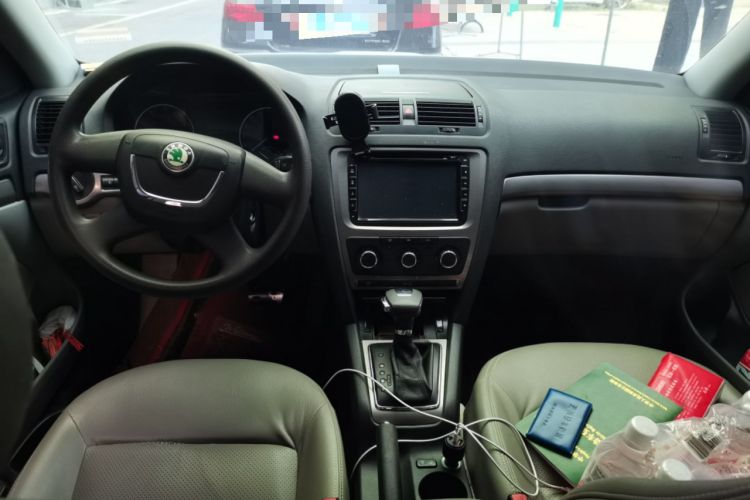 Used Skoda Octavia 2012 1.6L Automatic Yijie Edition Center Console