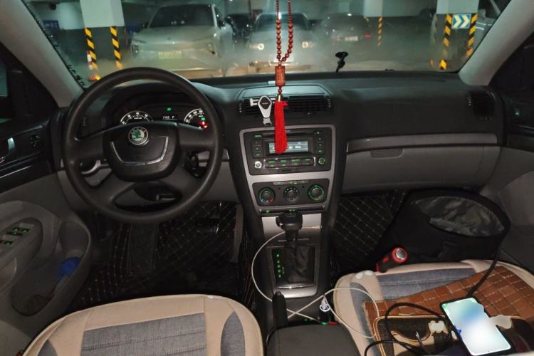 Used Skoda Octavia 2012 1.6L Automatic Yijie Edition Center Console
