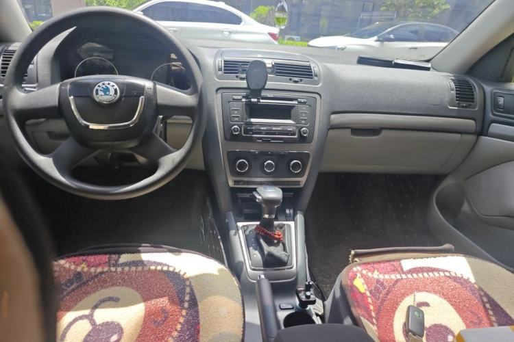 Used Skoda Octavia 2012 1.6L Automatic Yijie Edition Center Console