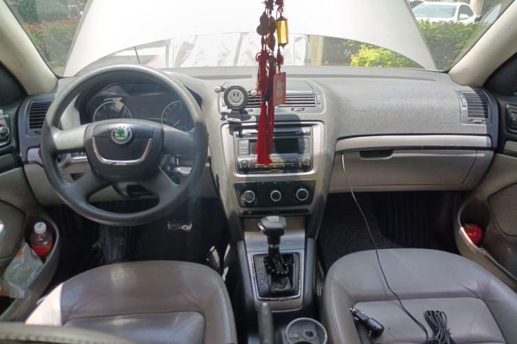 Used Skoda Octavia 2012 1.4TSI DSG Yijun Edition Center Console