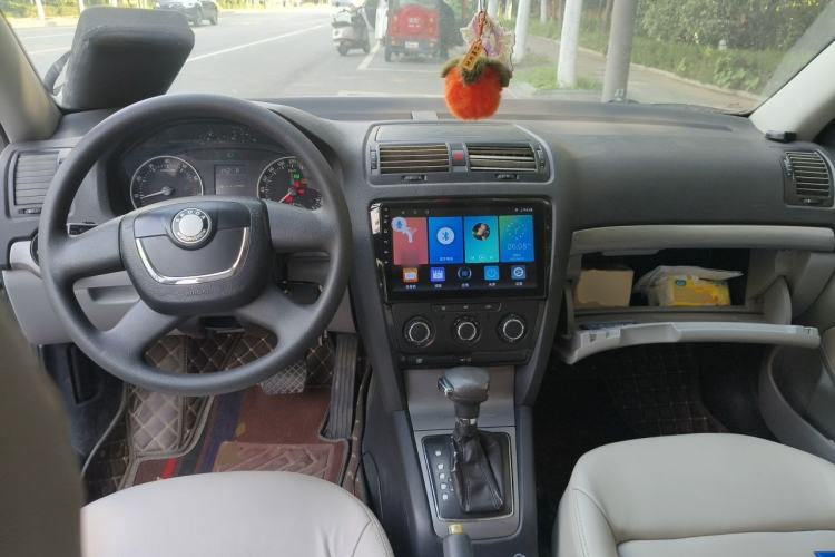 Used Skoda Octavia 2012 2.0L Automatic Yijie Version Center Console