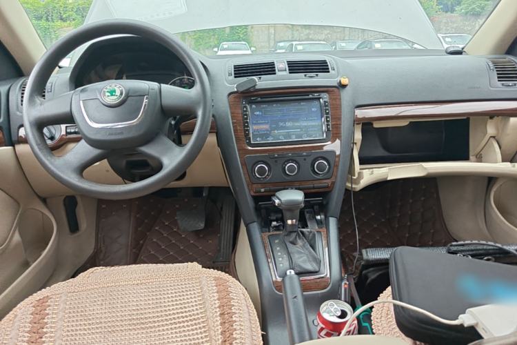 Used Skoda Octavia 2012 1.6L Automatic Yijun Edition Center Console