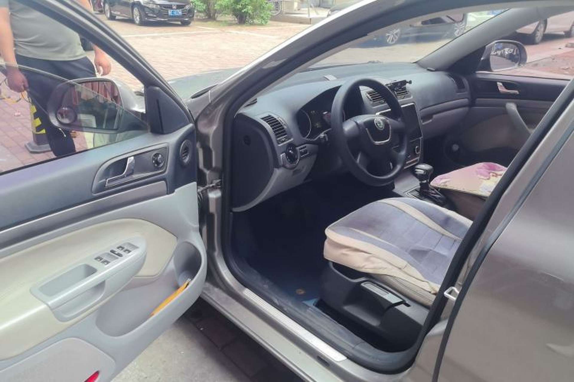 Used Skoda Octavia 2012 1.6L Automatic Yijie Edition Driver Seat