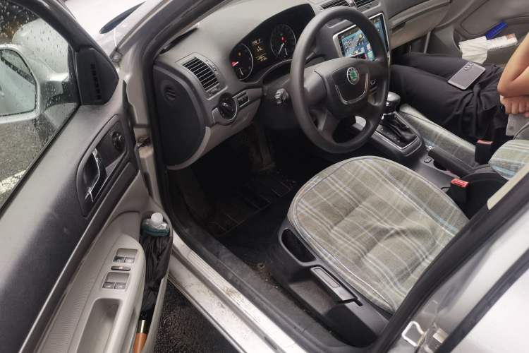 Used Skoda Octavia 2012 1.6L Automatic Yijie Edition Driver Seat
