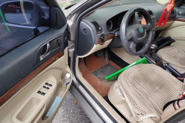 Used Skoda Octavia 2012 1.6L Automatic Yijun Edition Driver Seat