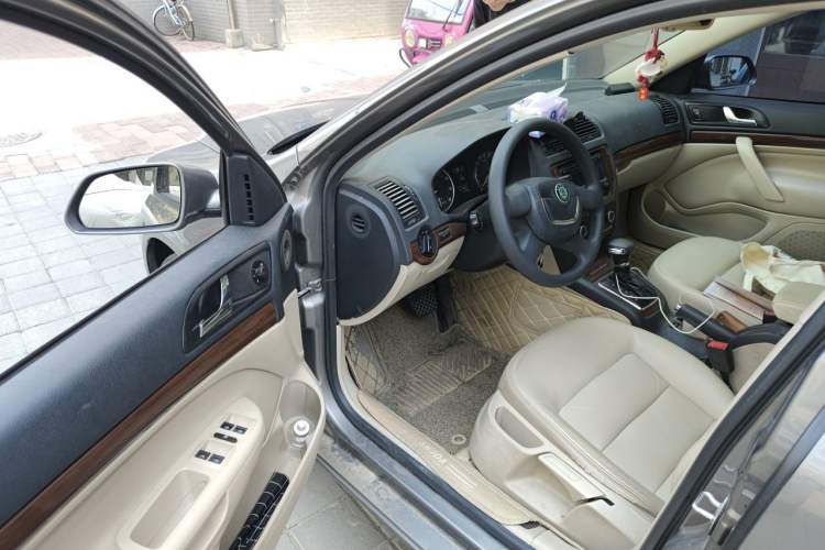 Used Skoda Octavia 2012 1.6L Automatic Yijun Edition Driver Seat