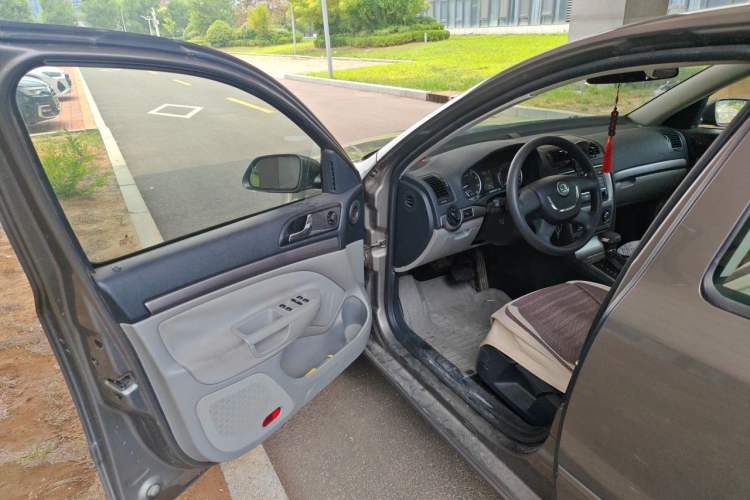 Used Skoda Octavia 2012 1.6L Automatic Yijie Edition Driver Seat
