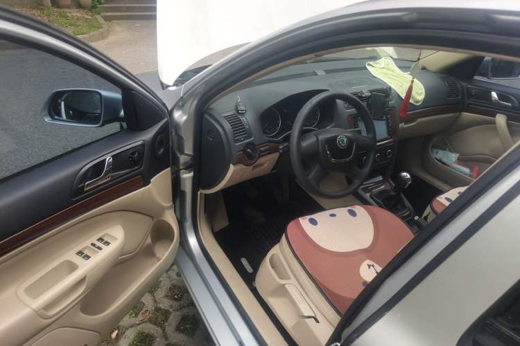 Used Skoda Octavia 2012 1.6L Manual Yijun Edition Driver Seat