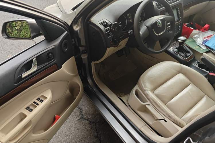 Used Skoda Octavia 2012 1.6L Automatic Yijun Edition Driver Seat