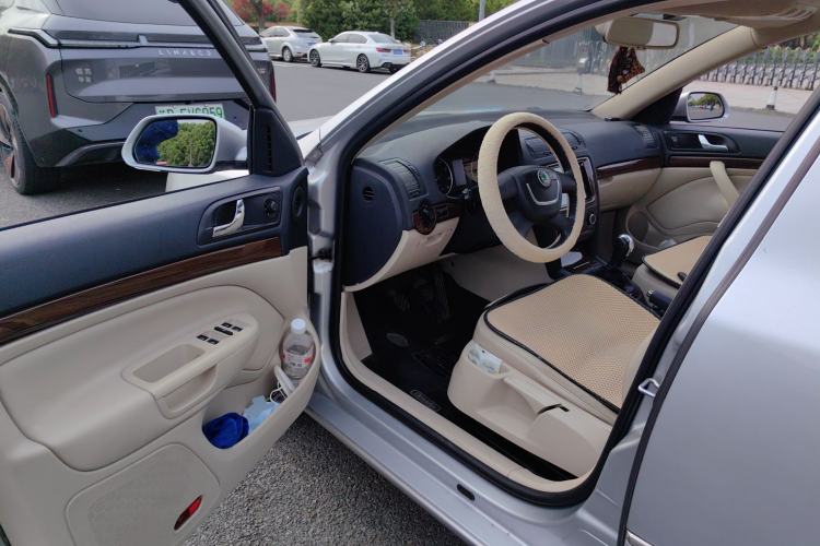 Used Skoda Octavia 2012 1.6L Manual Yijun Edition Driver Seat