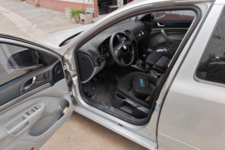 Used Skoda Octavia 2012 1.6L Manual Yijie Edition Driver Seat