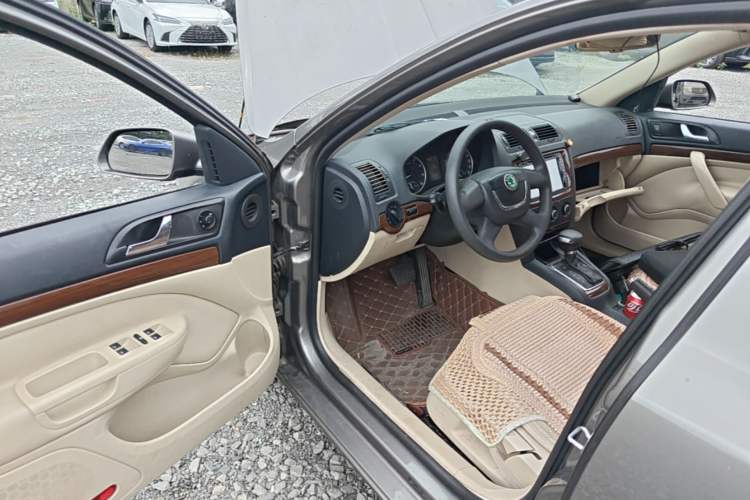 Used Skoda Octavia 2012 1.6L Automatic Yijun Edition Driver Seat