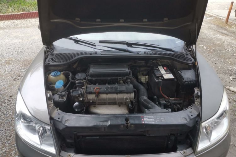 Used Skoda Octavia 2012 1.6L Manual Yijun Edition Engine Bay