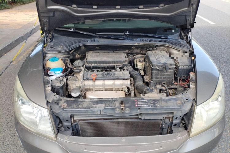 Used Skoda Octavia 2012 1.6L Automatic Yijie Edition Engine Bay