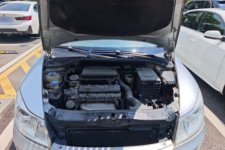 Used Skoda Octavia 2012 1.6L Automatic Yijie Edition Engine Bay