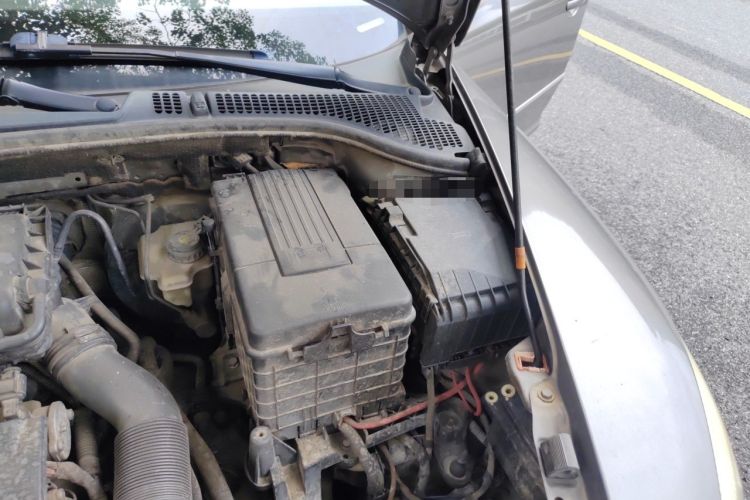 Used Skoda Octavia 2012 1.6L Automatic Yijun Edition Engine Bay Left