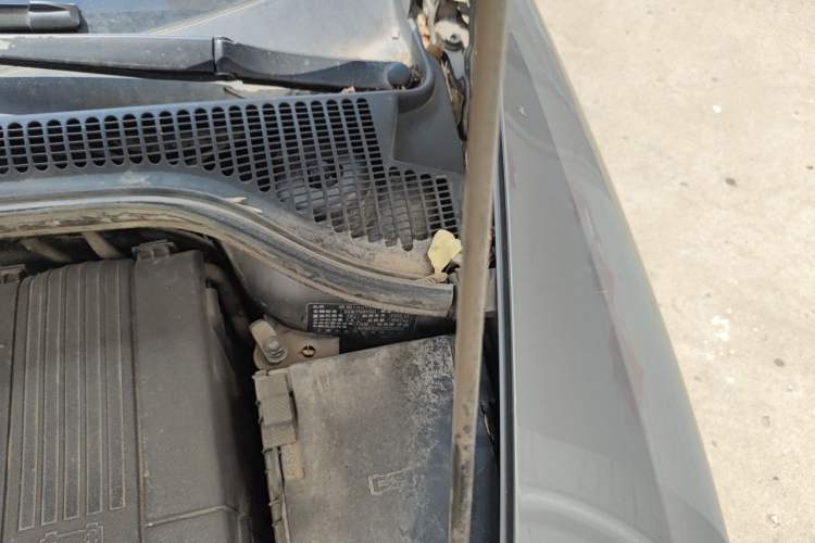 Used Skoda Octavia 2012 1.6L Automatic Yijun Edition Engine Bay Left