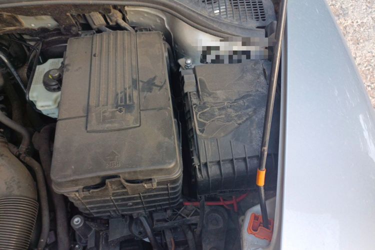 Used Skoda Octavia 2012 1.6L Automatic Yijie Edition Engine Bay Left
