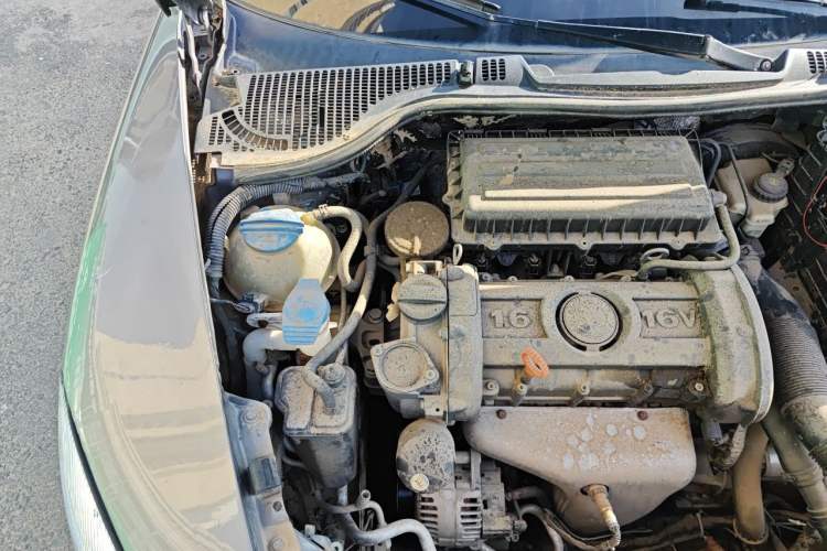 Used Skoda Octavia 2012 1.6L Automatic Yijie Edition Engine Bay Right